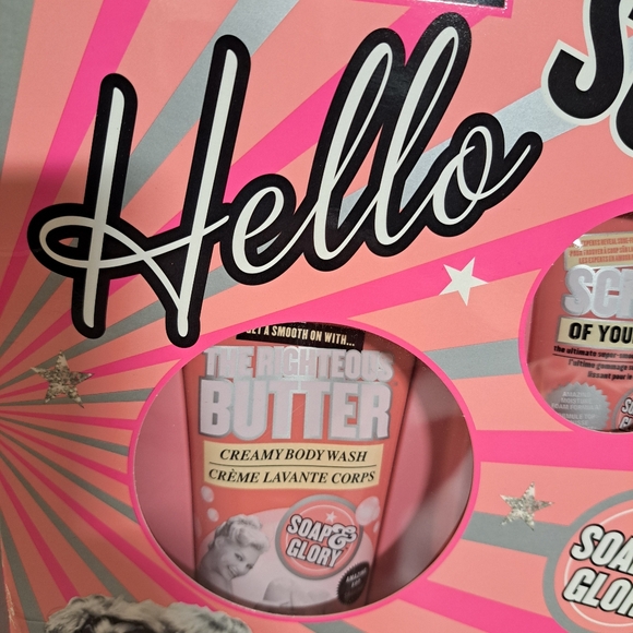 Soap And Glory Hello Super Spa Gift Set NIB Body Wash Butter Lip Gloss - Picture 5 of 6